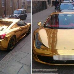Exhibe su Ferrari de oro por las calles de Londres. Noticias Curiosas del Mundo