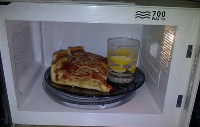 Trucos Caseros. Truco Casero para calentar la pizza en el microondas y que quede crujiente sin que se abland